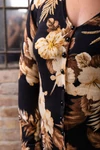 Kép 5/7 - Fekete - arany virágmintás cashmere kardigán