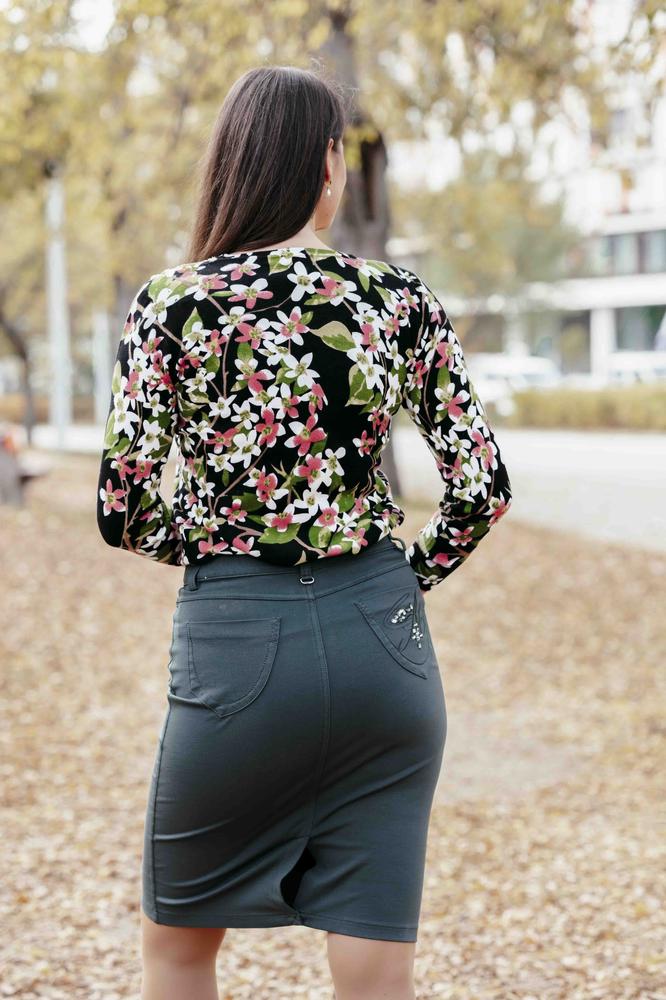 Zöld piros fehér virágos cashmere pulóver